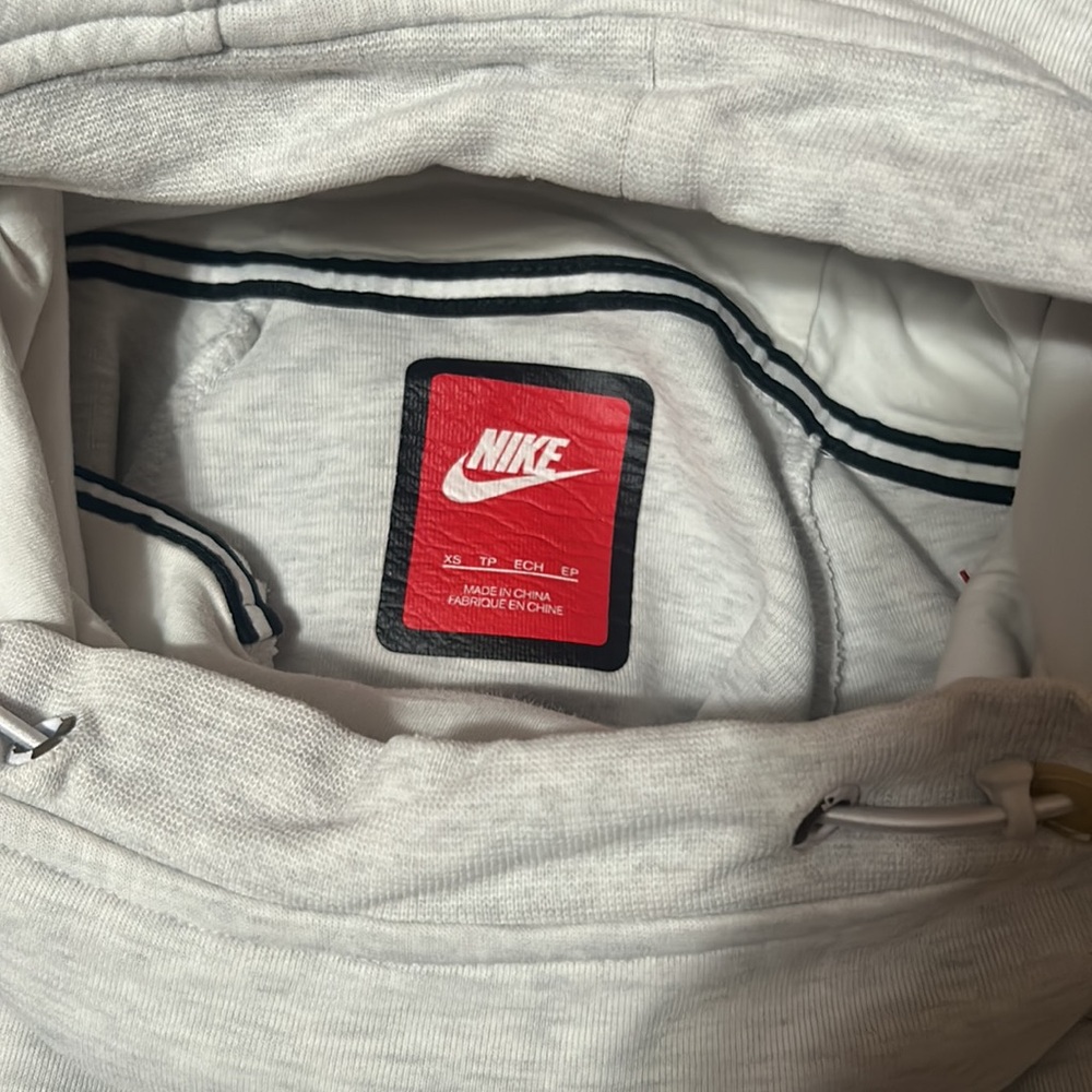 Nike Women’s Hoodie w/ Large Hood White/Very light grey color Size XS Like new - Picture 12 of 13